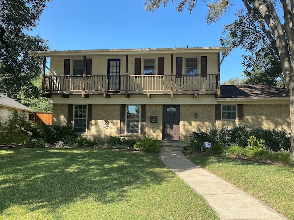 Welcome! Comfortable, Spacious 4-BR Home in Quiet Richardson Neighborhood