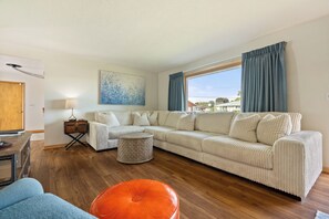 Living Room (2)
