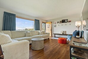Living Room (1)