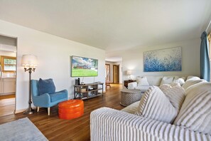 Living Room (3)