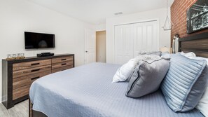 Queen Bedroom 2 Upstairs
32" TV