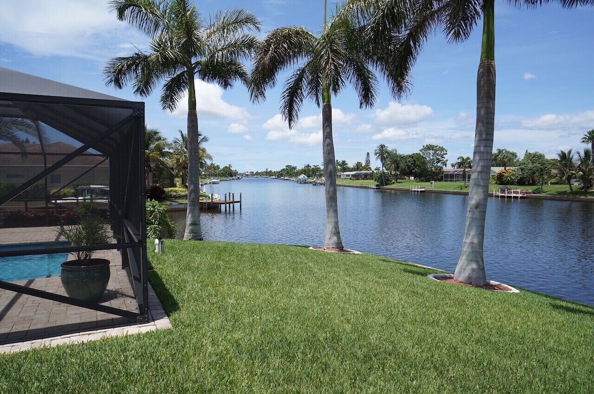 Casa DeLo 1028 SE Cape Coral 3b 2ba Den oversized electric heated pool located on Intersection Canal