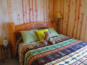 MASTER BEDROOM WITH A QUEEN SIZE BED