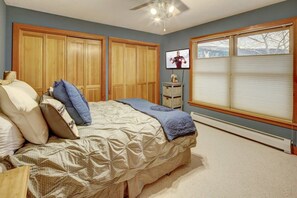 Master with queen bed and flatscreen TV