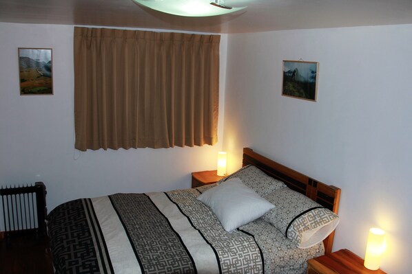 Bedroom 1 (bed)