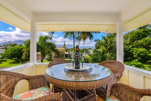 CHARMING LANAI TO ENJOY APPETIZERS, DRINKS & SUNSET