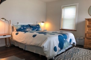 Bedroom 1- Queen