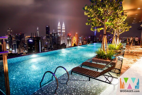 Infinity pool