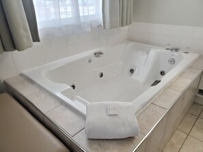 Private spa tub