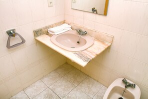 Bathroom sink