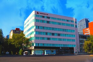 施設の正面