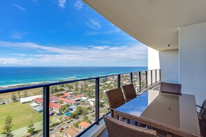 Vista para praia/oceano