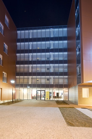 Fassade der Unterkunft â Abend/Nacht