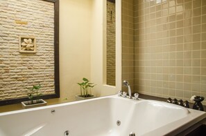 Jetted tub
