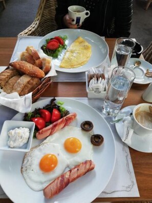 Breakfast meal