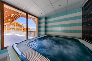 Tina de hidromasaje interior