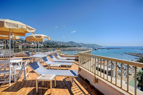 Sun deck