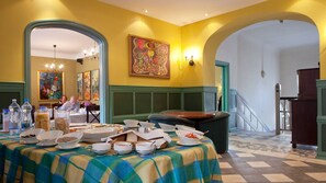 Breakfast area