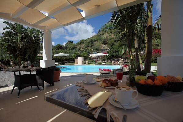 Bar junto à piscina