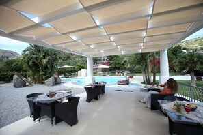 Bar junto à piscina