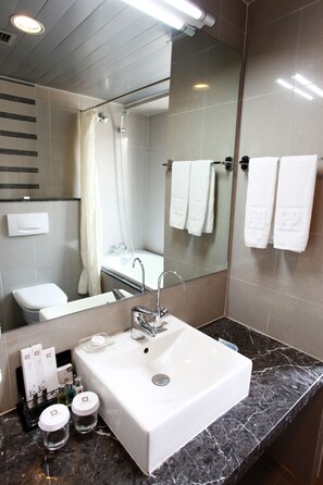 Bathroom sink