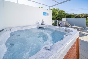 Private spa tub
