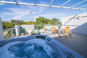 Private spa tub