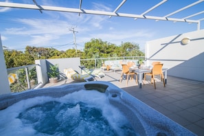 Private spa tub