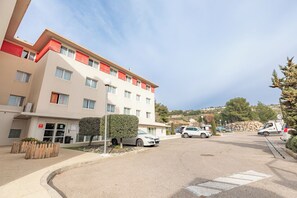 施設の正面