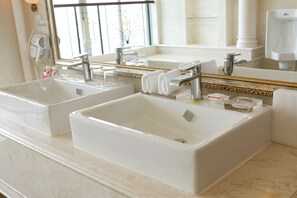 Bathroom sink