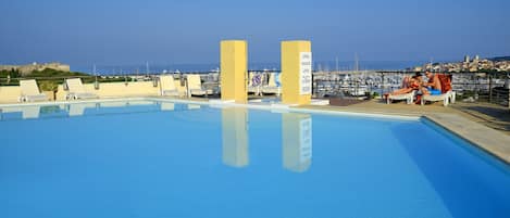 Pool auf dem Dach