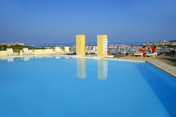 Rooftop pool