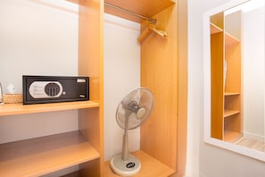 Schrank