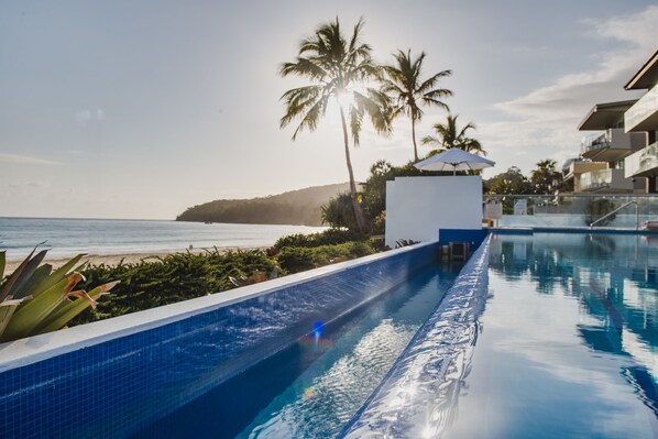 Infinity pool