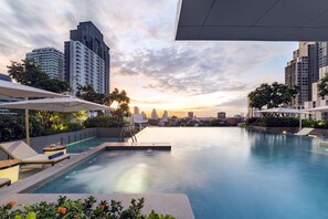 Piscina a sfioro