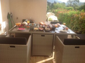 Breakfast area