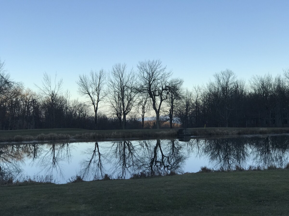 Kick back at Virginia’s premier ski and golf resort