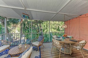 Island Serenity screened in balcony alternate view