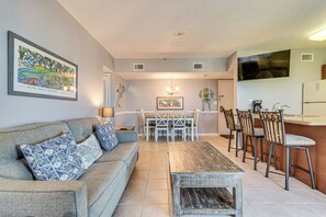 Living Room | Free WiFi | Central A/C