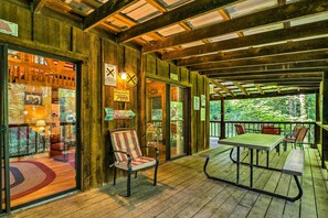 Covered Deck | Outdoor Dining