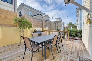 Deck | Gas Grill