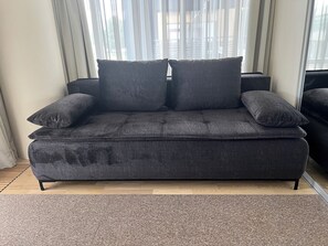 EXTRA SLEEPING PLACE / SOFA 195L x 140W cm.