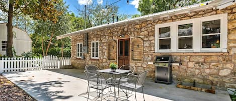 Private Patio | Gas Grill