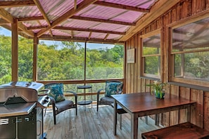 Screened Porch | Gas Grill