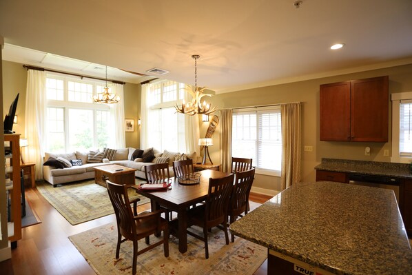 Dining & Living Room in Riverside Vacation Condo