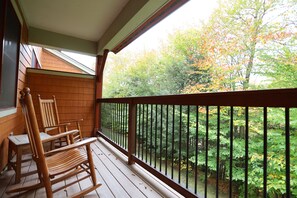 Balcony with Furniture in Lincoln Vacation Condo