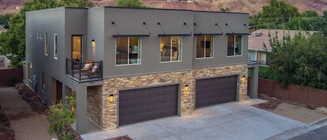 Entrada #590 & #594 - Luxury Townhouse - located in the heart of Moab!