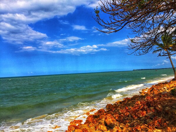 Ndege Beach, within 10 min by car