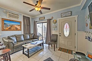 Living Room | A/C | Free WiFi