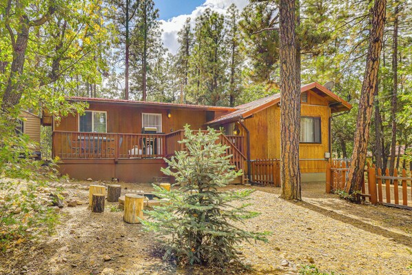 Lakeside Vacation Rental | 2BR | 1.5BA | 875 Sq Ft | Stairs Required